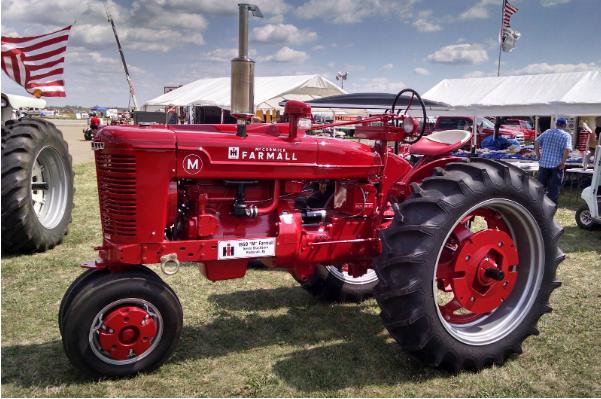 Farmall M tractor 